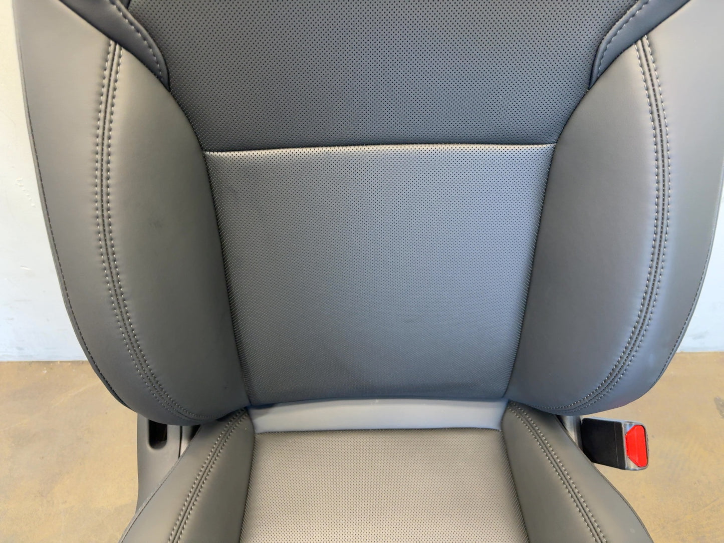 2026 Tesla Model Y Juniper Front Right Seat Assembly 2700041-F1-A