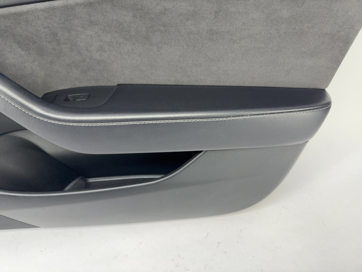 2022-2023 Tesla Model 3 Front Right Door Panel 1761296-01-A