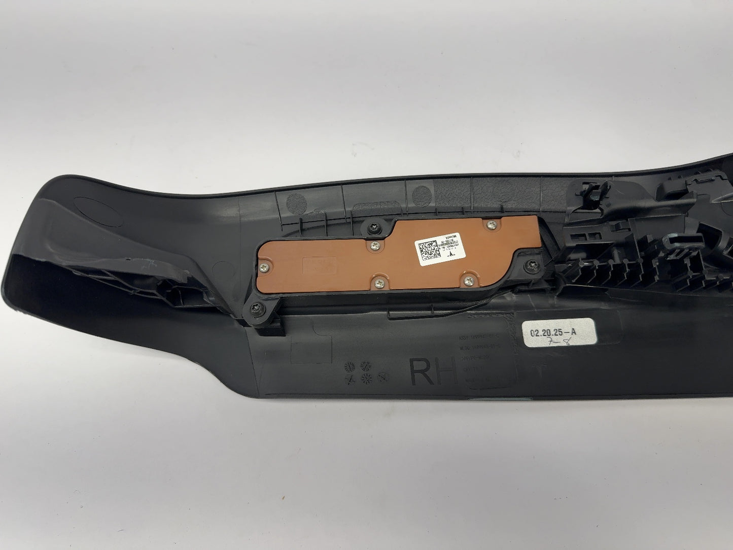 2023-2024 Tesla Model Y Front Right Outboard Trim With Switches 1638331-01-C