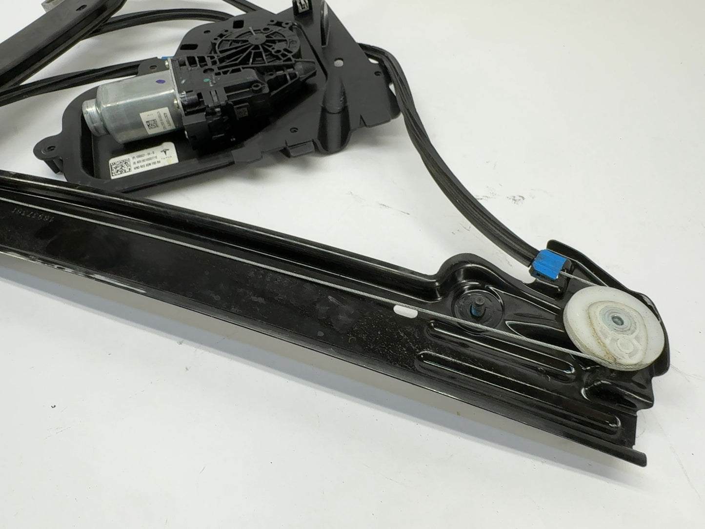 2018 Tesla Model 3 Front Right Door Window Regulator 1096621-04-D