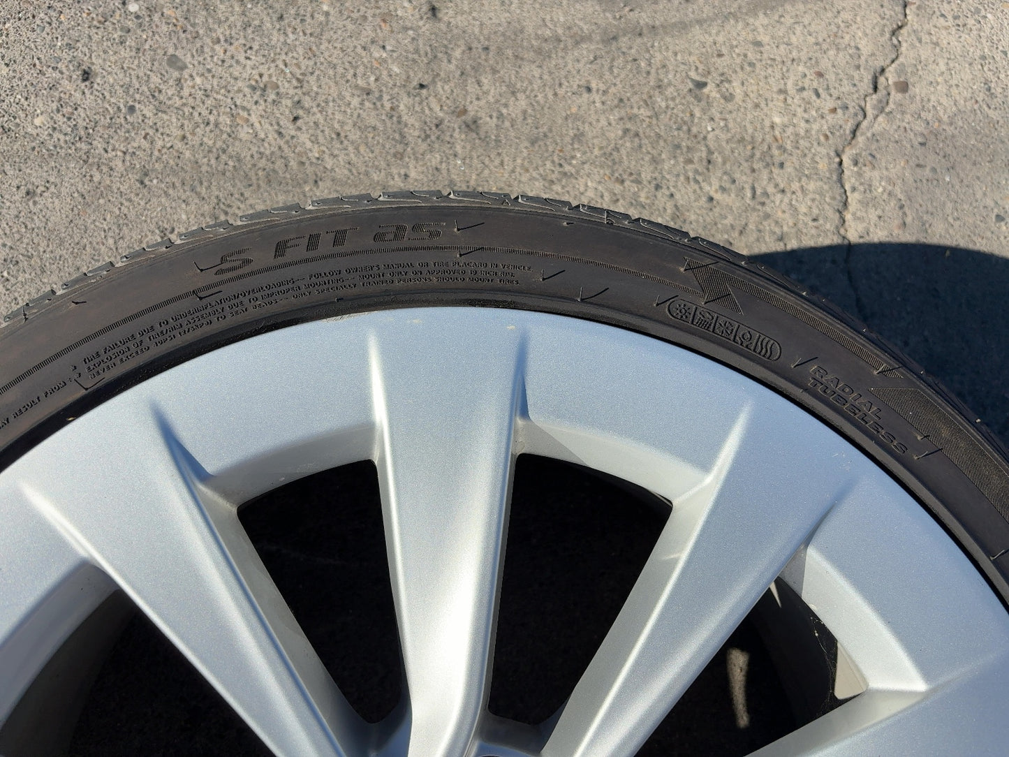 2017-2023 Tesla Model 3 Laufenn - S Fit A/s 235/40r19 Wheel 1234264-00-A