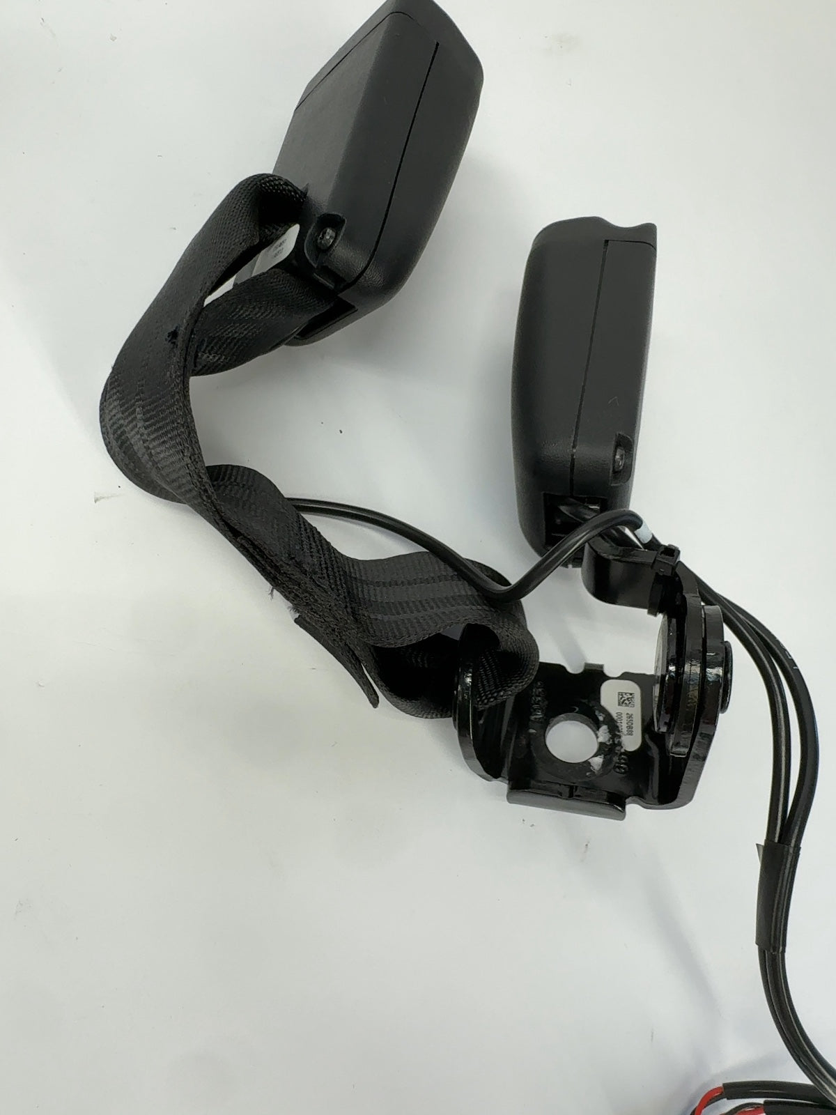 2026 Tesla Model 3 Highland Rear Seat Belt Buckle Center 1857739-N1-E