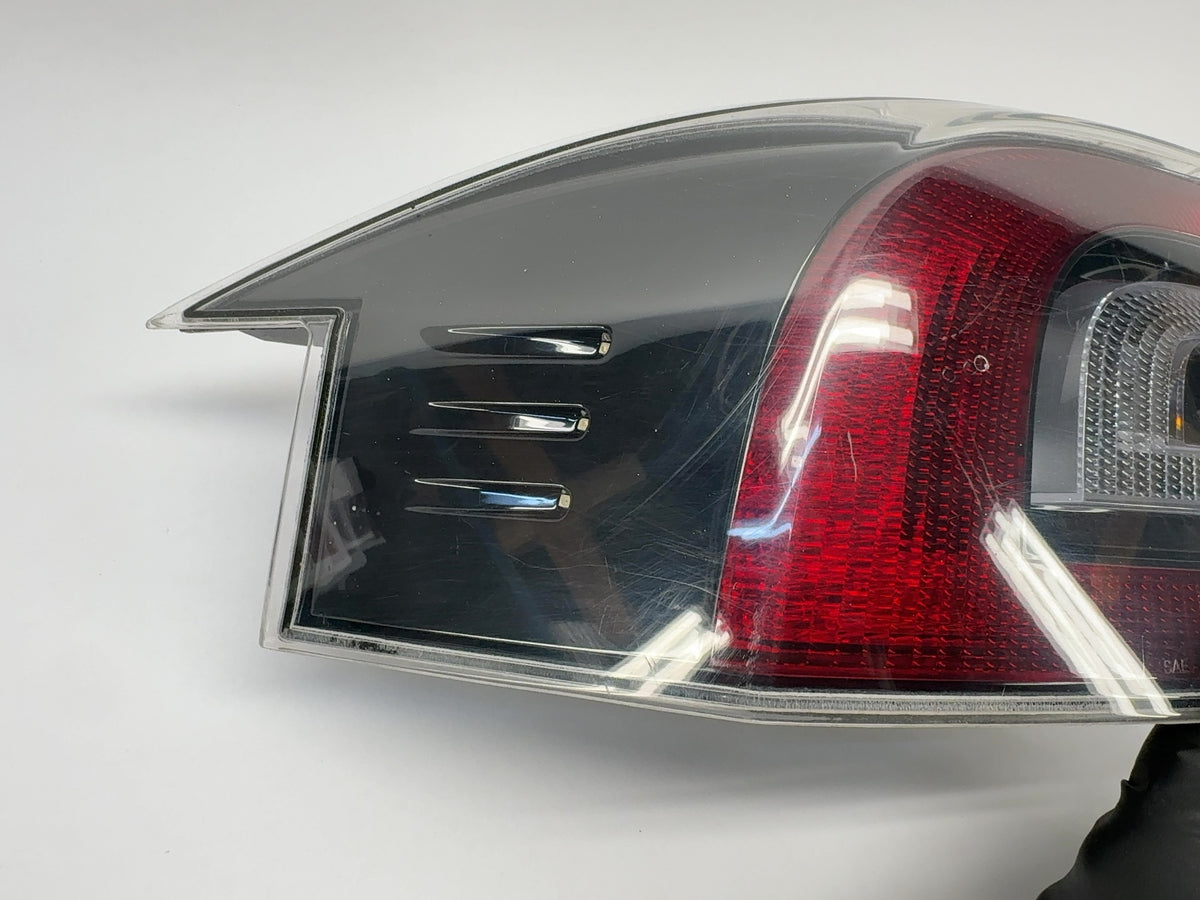 2015-2018 Tesla Model S Tail Lamp Rear Bodyside Left 6005918-00-F