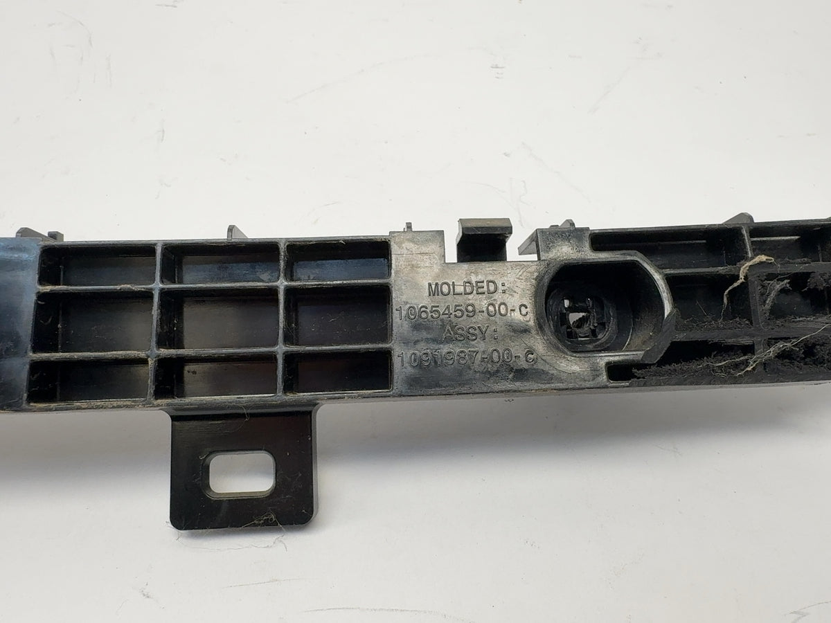 2015 Tesla Model S Rear Bumper Bracket Right 1065459-00-C