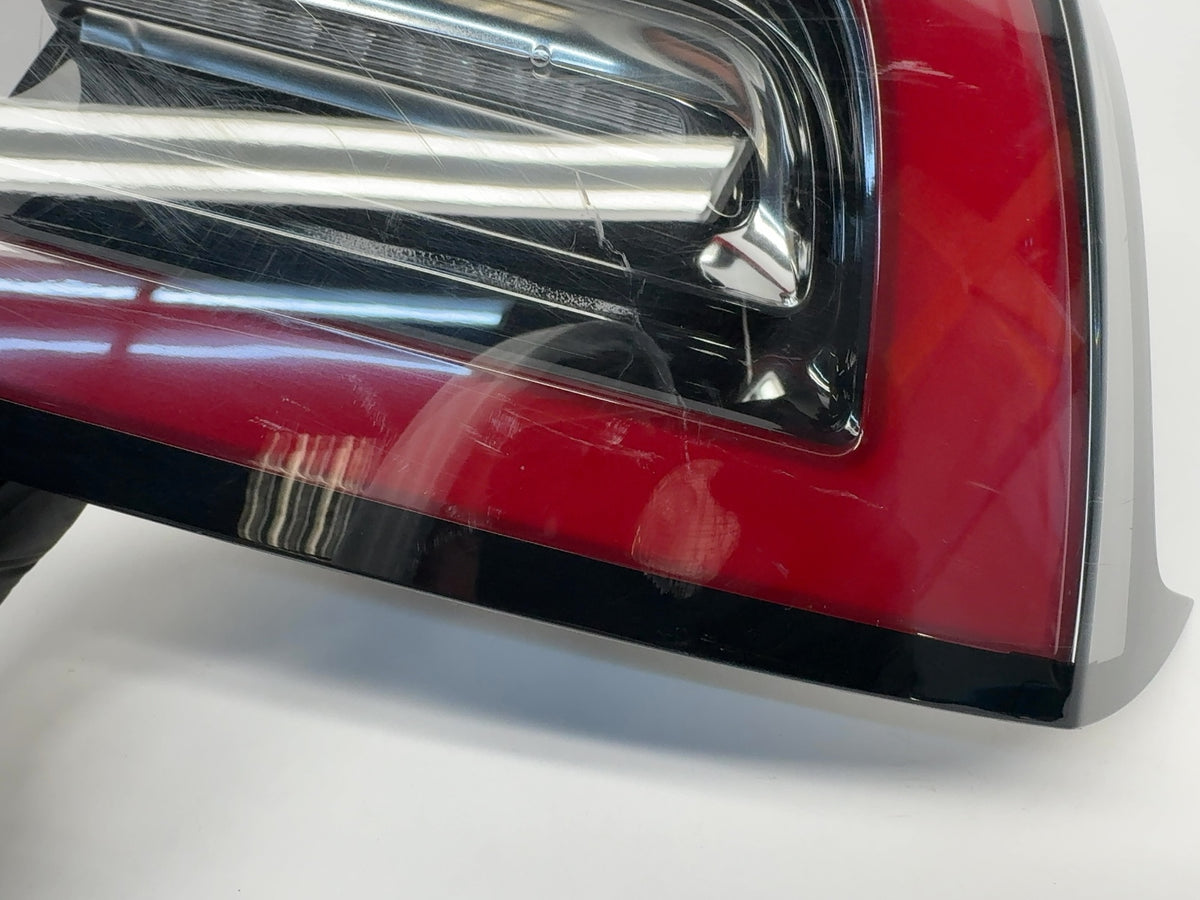 2018-2021 Tesla Model 3 Tail Lamp Rear Bodyside Right 1077398-00-F