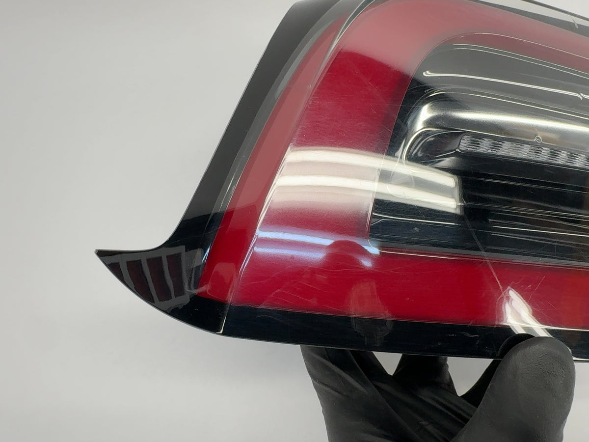 2018-2021 Tesla Model 3 Tail Lamp Rear Bodyside Left 1077397-00-G