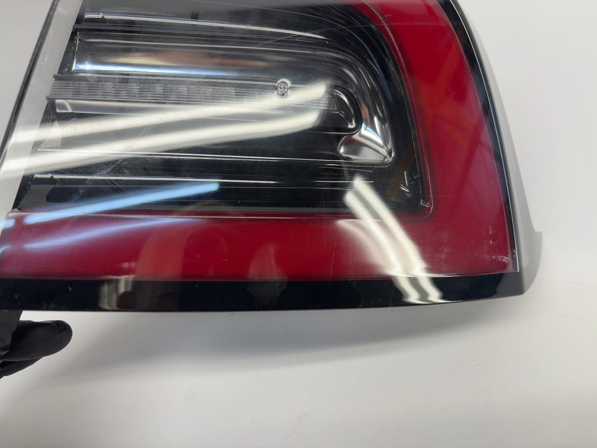 2018 Tesla Model 3 Tail Lamp Rear Bodyside Right 1077398-90-E