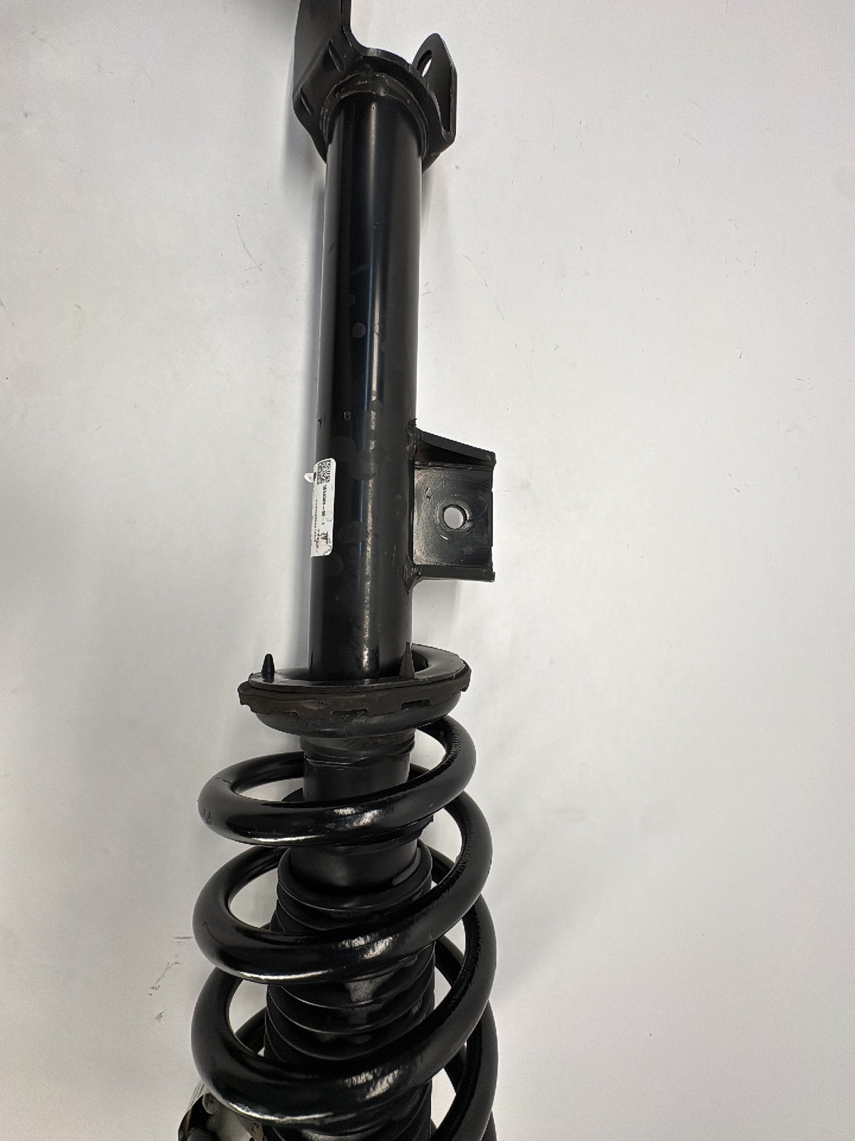 2020 Tesla Model 3 Front Right Strut Absorber 1044369-00-E