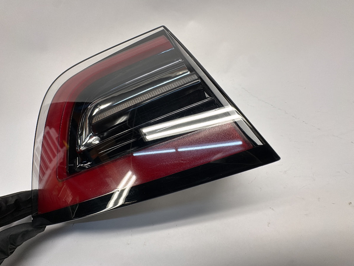 2021-2025 Tesla Model Y Tail Lamp Rear Bodyside Global Left 1502086-00-D