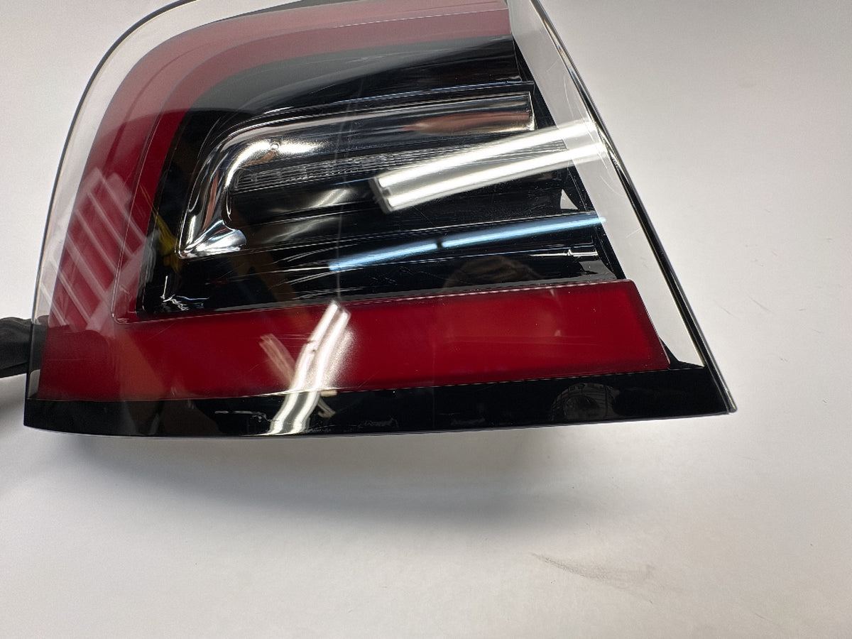 2020-2023 Tesla Model 3 Tail Lamp Rear Bodyside Left 1077397-00-H