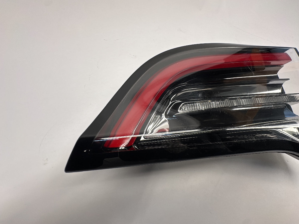 2021-2023 Tesla Model Y Right Tail Lamp Trunk Mounted Global 1502089-00-B