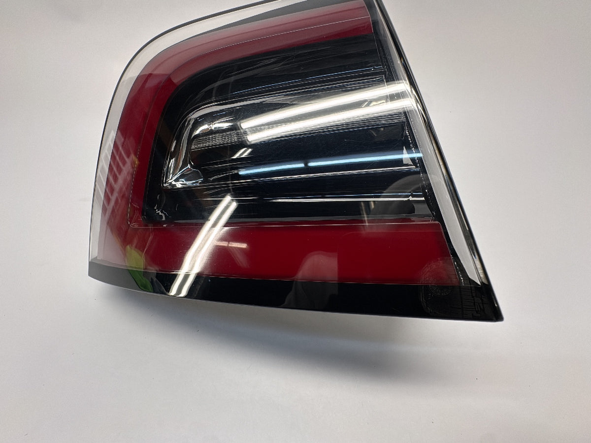 2020-2023 Tesla Model 3 Tail Lamp Rear Bodyside Left 1077397-00-H
