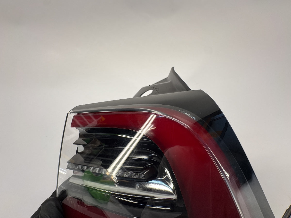 2020 Tesla Model 3 Tail Lamp Rear Bodyside Right 1077398-97-F