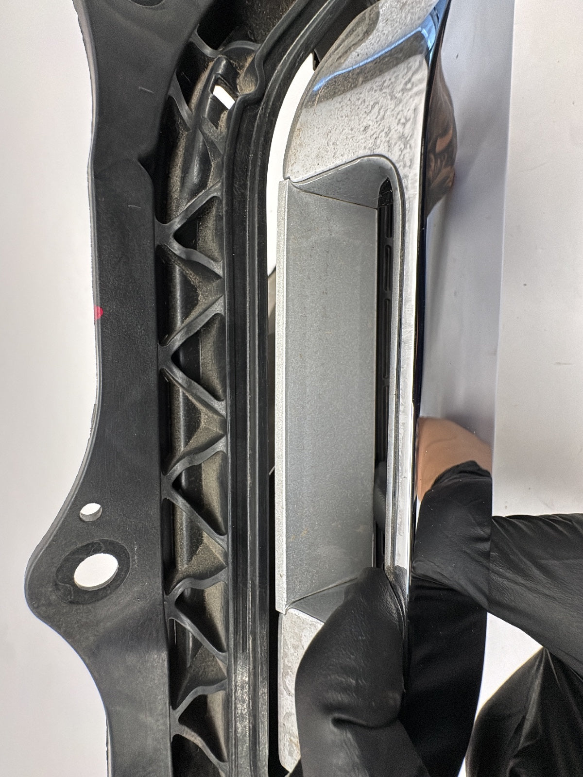 2013 Tesla Model S Front Right Exterior Door Handle 1007372-00-H