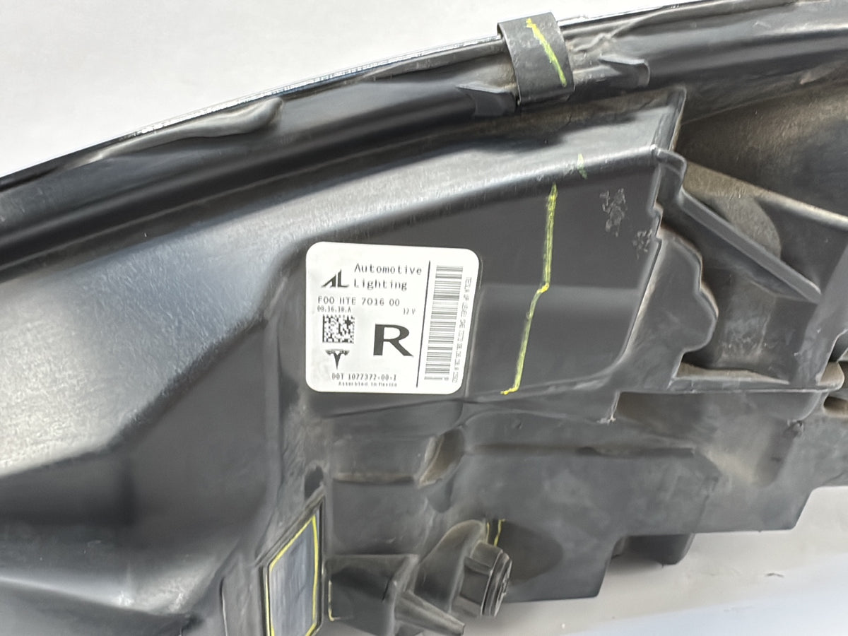 2018 Tesla Model 3 Right Headlamp 1077372-00-I