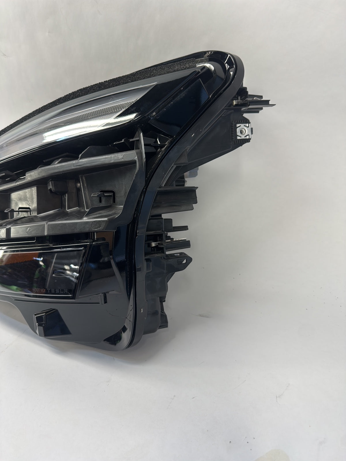 2025-2026 Tesla Model Y Juniper Headlamp Left 1918347-00-E