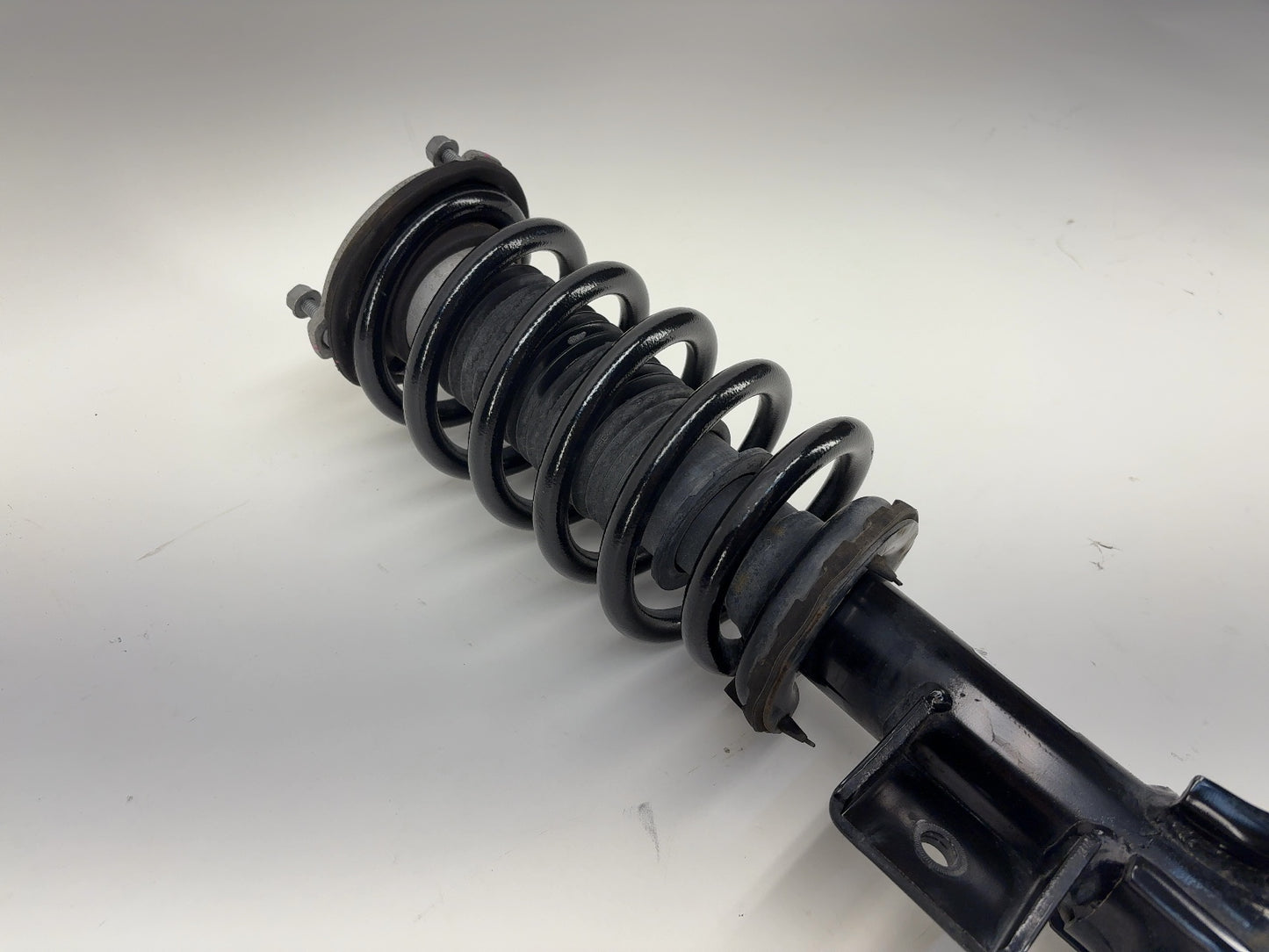 2023 Tesla Model Y Front Right Strut Absorber 2288367-00-A