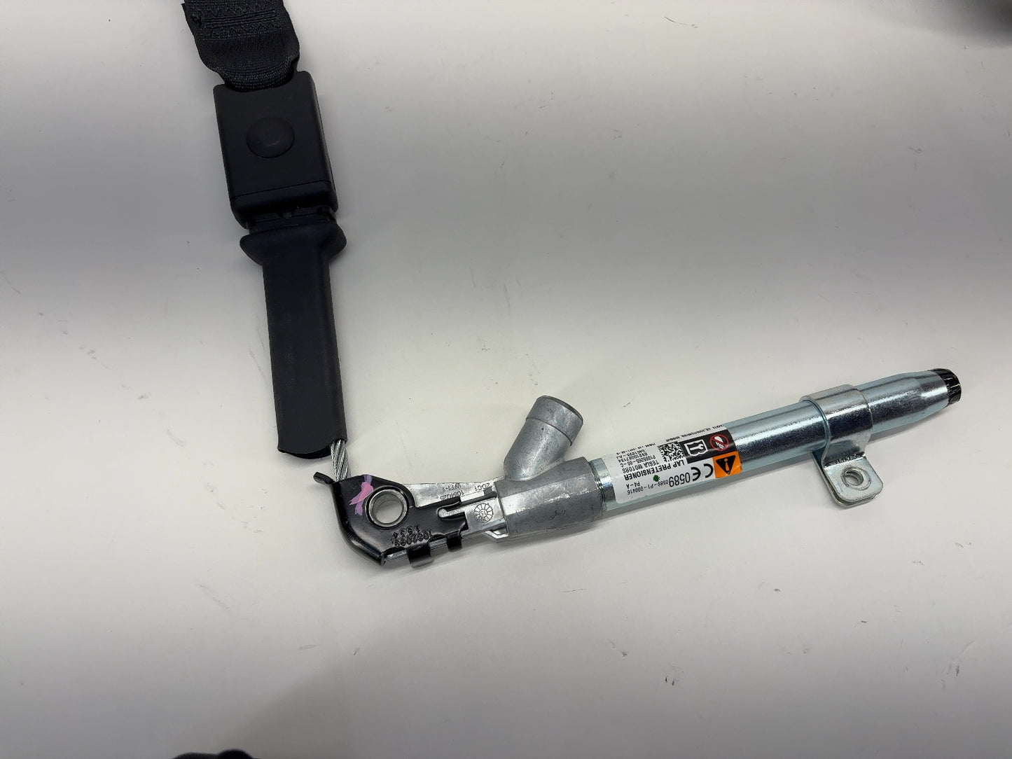 2015 Tesla Model S Front Right Seatbelt With Pretensioner 1048259-03-A