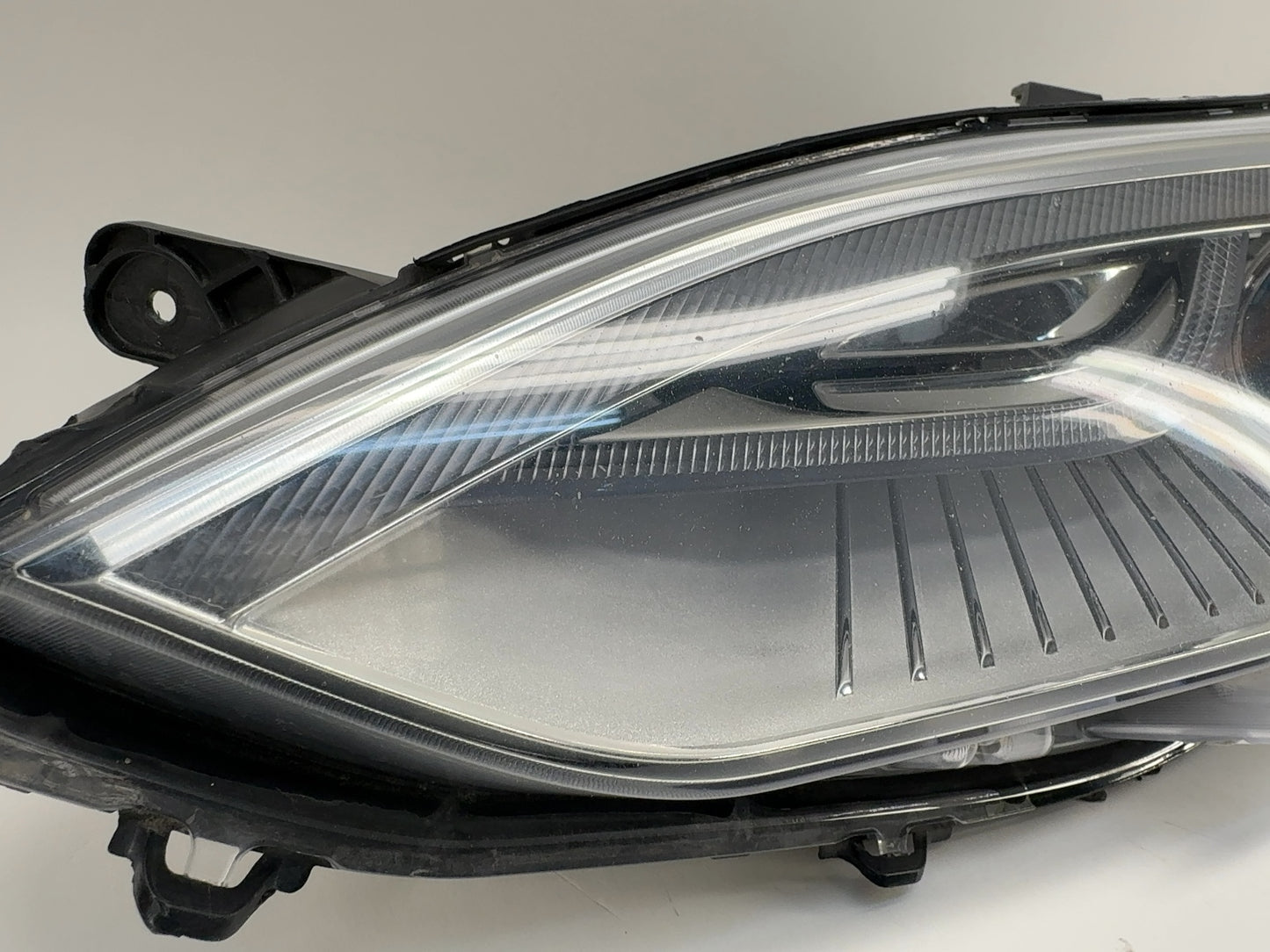 2015 Tesla Model S Left Headlamp 6005906-00-D