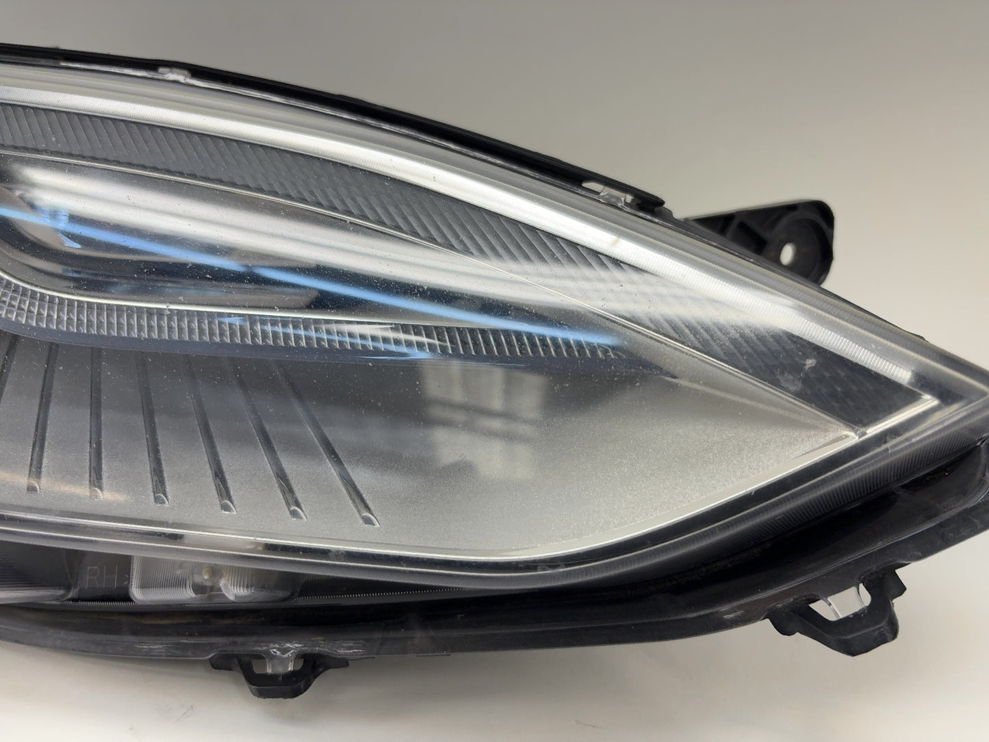 2015 Tesla Model S Right Headlamp 6005907-00-D