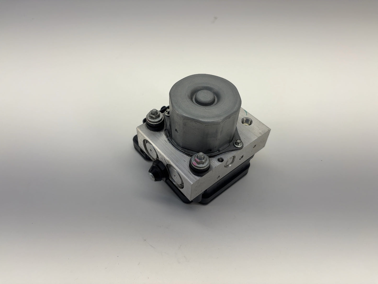 2015 Tesla Model S ABS Pump 1037797-00-B