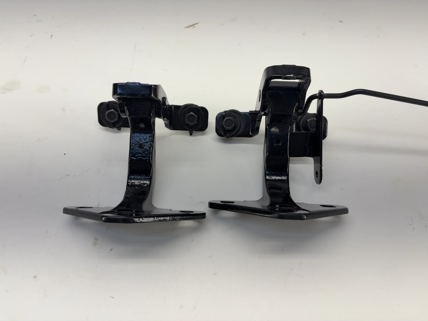 2024 Rivian R1S Lower Liftgate Hinges PT00003663-J