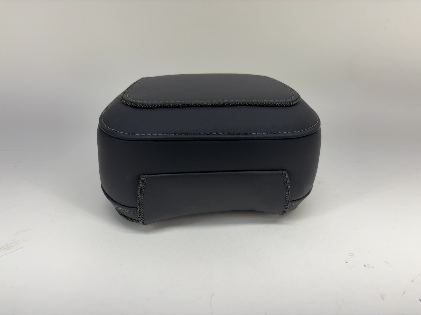 2024 Rivian R1T Headrest Black PT00042031-E