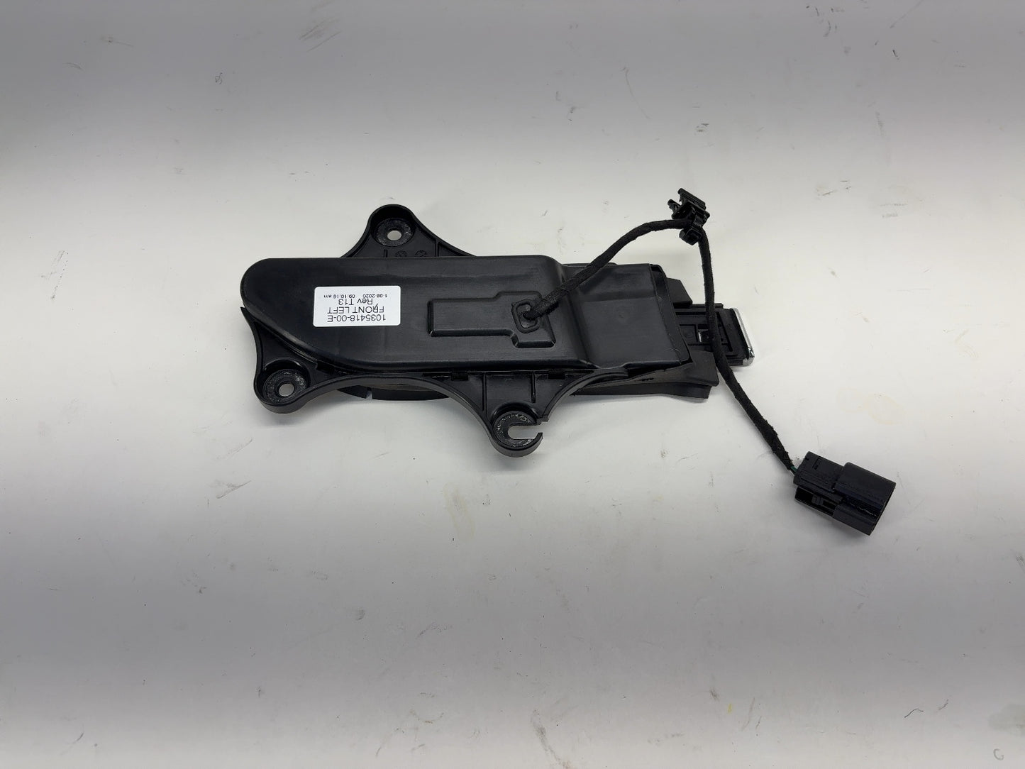 2018-2020 Tesla Model X Front Left Door Handle 1035418-00-E