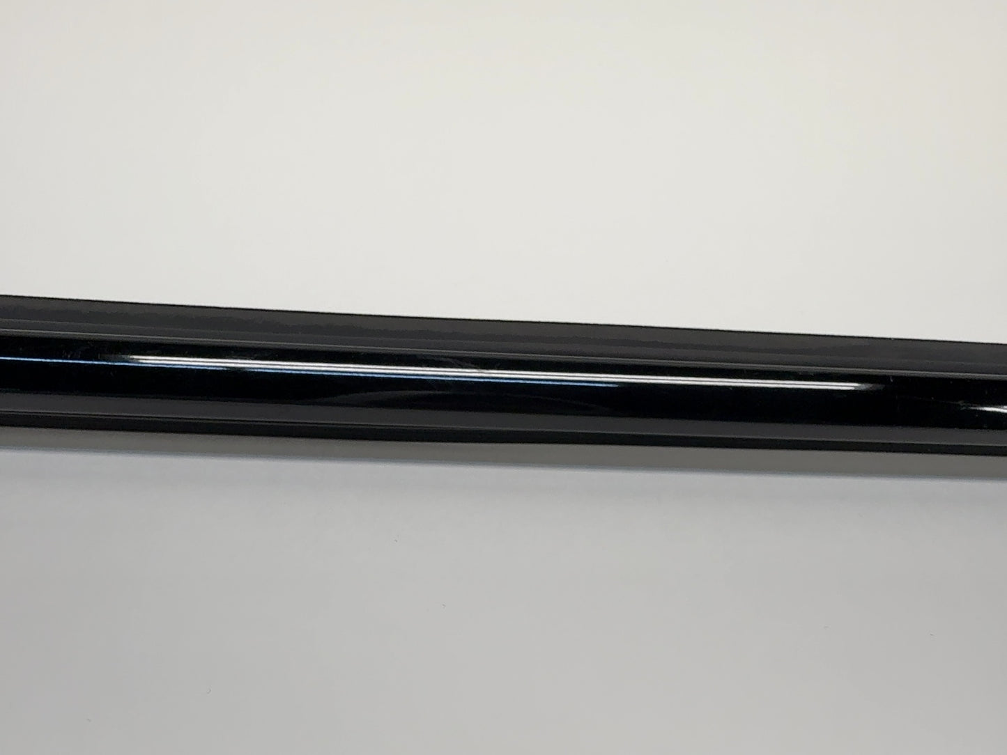 2023 Rivian R1S R1T Front Right Door Belt Molding U PT00041977-G