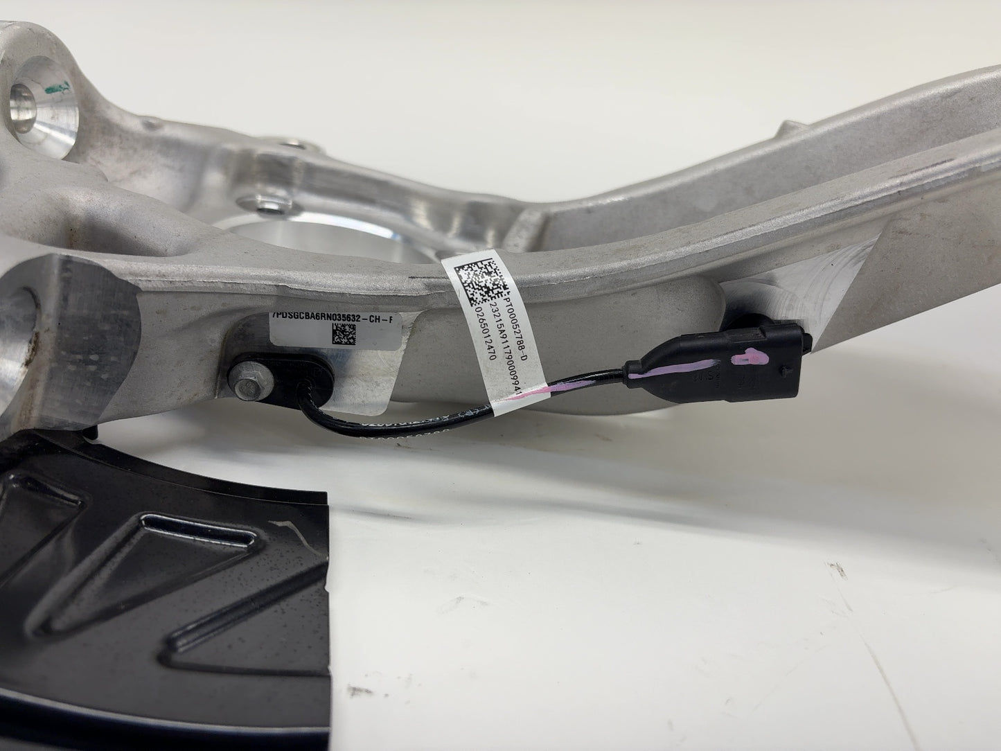 2024 Rivian R1S R1T Front Left Knuckle With Shield PT00415632-D
