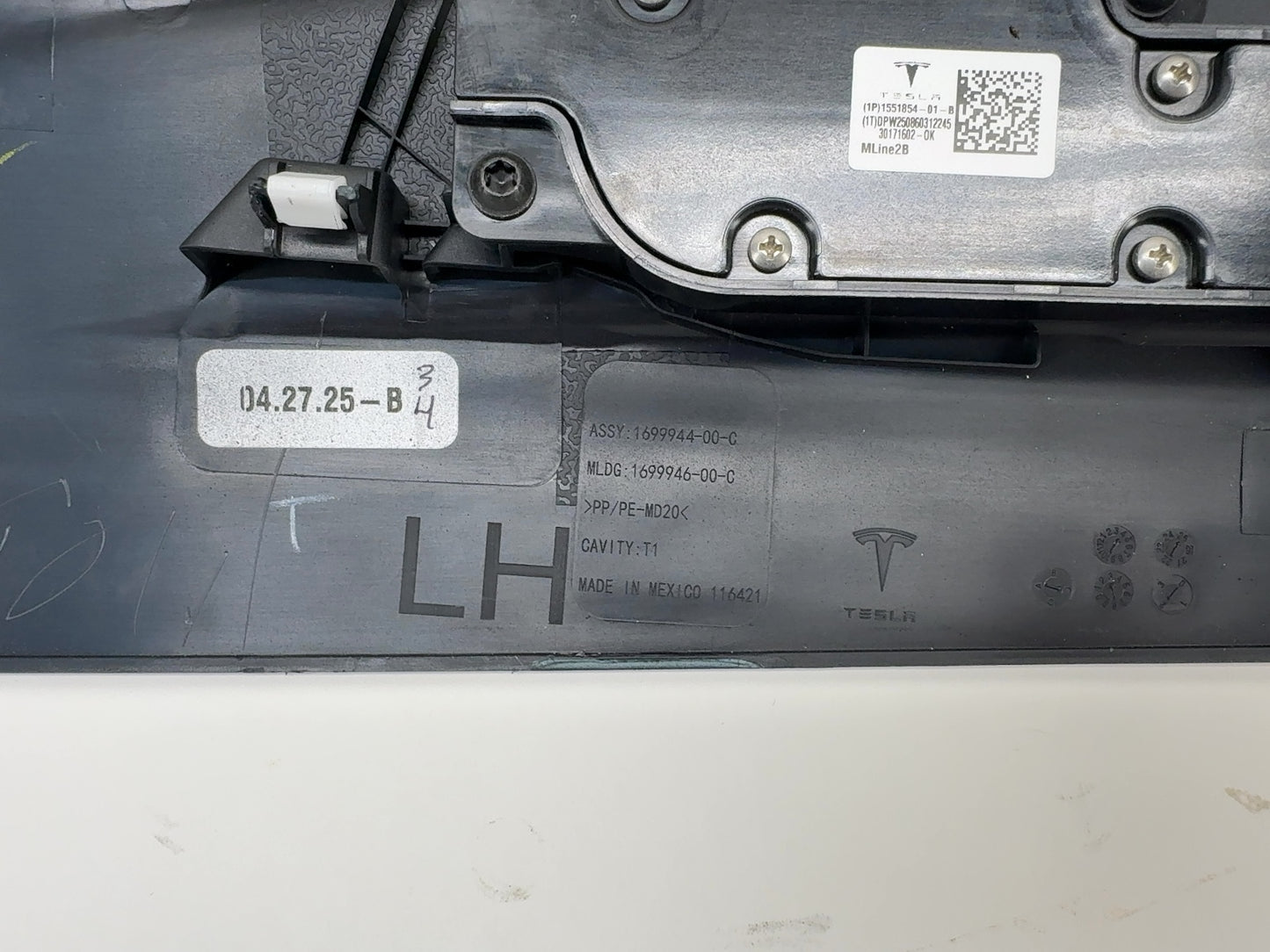 2025 Tesla Model 3 Highland Front Left Seat Trim With Control Switches 1699944-00-C