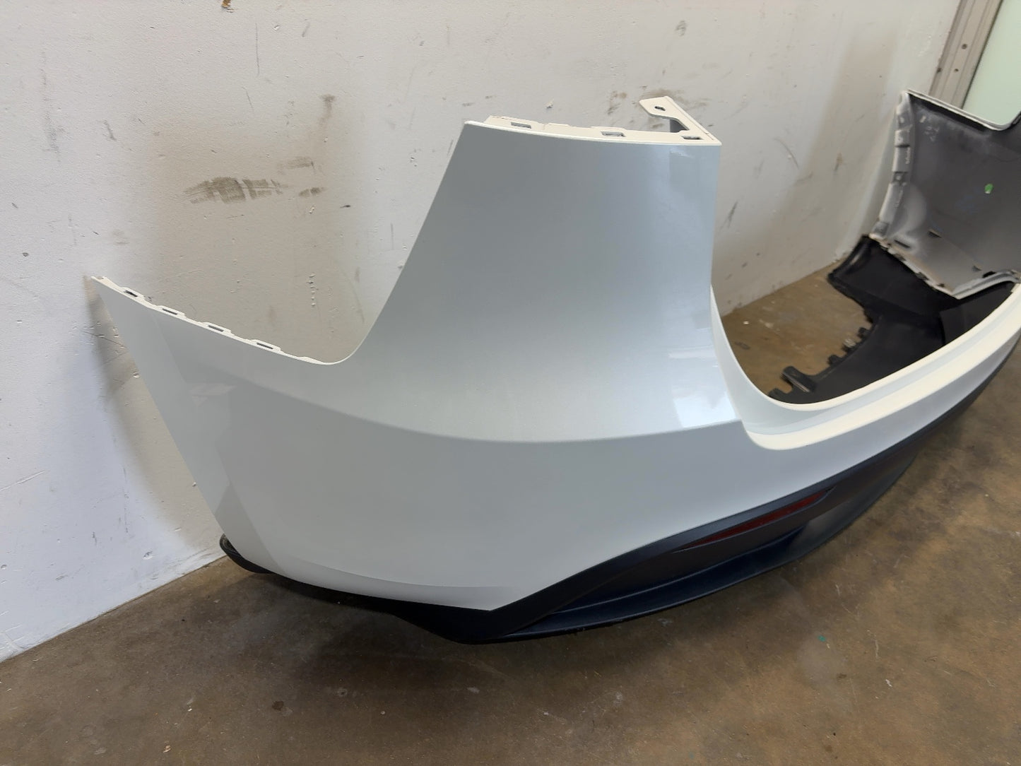 2023 Tesla Model Y Rear Bumper With Valance 1540120-01-E