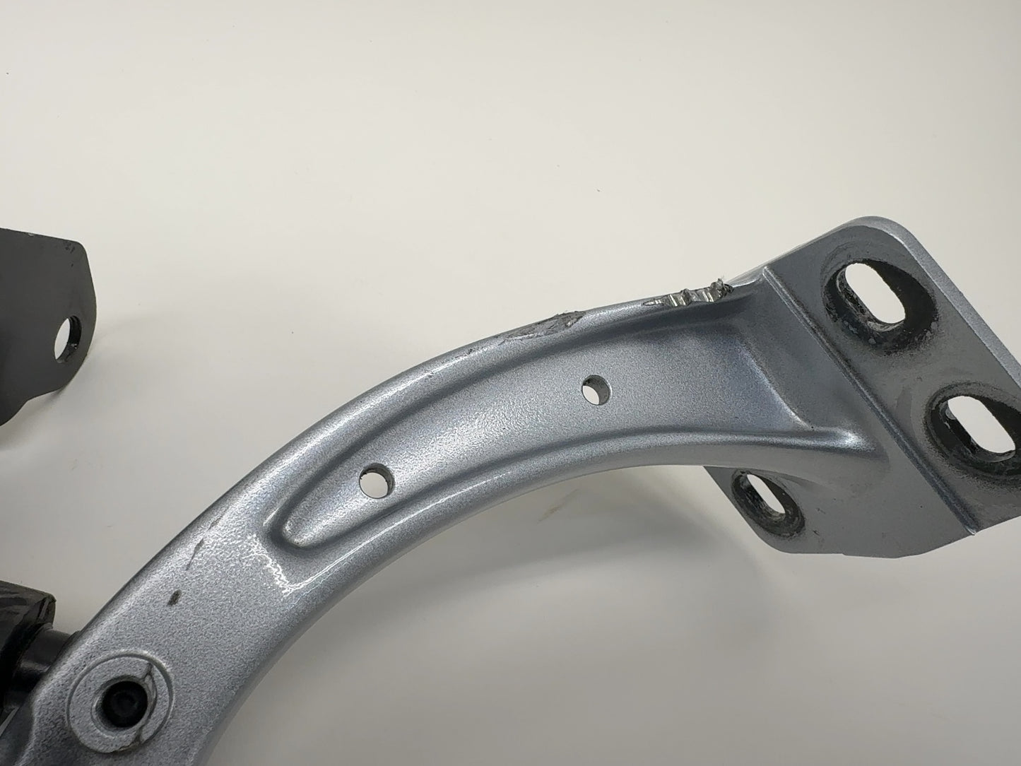 2023 Rivian R1T Left And Right Tailgate Hinge Set PT00042257-D