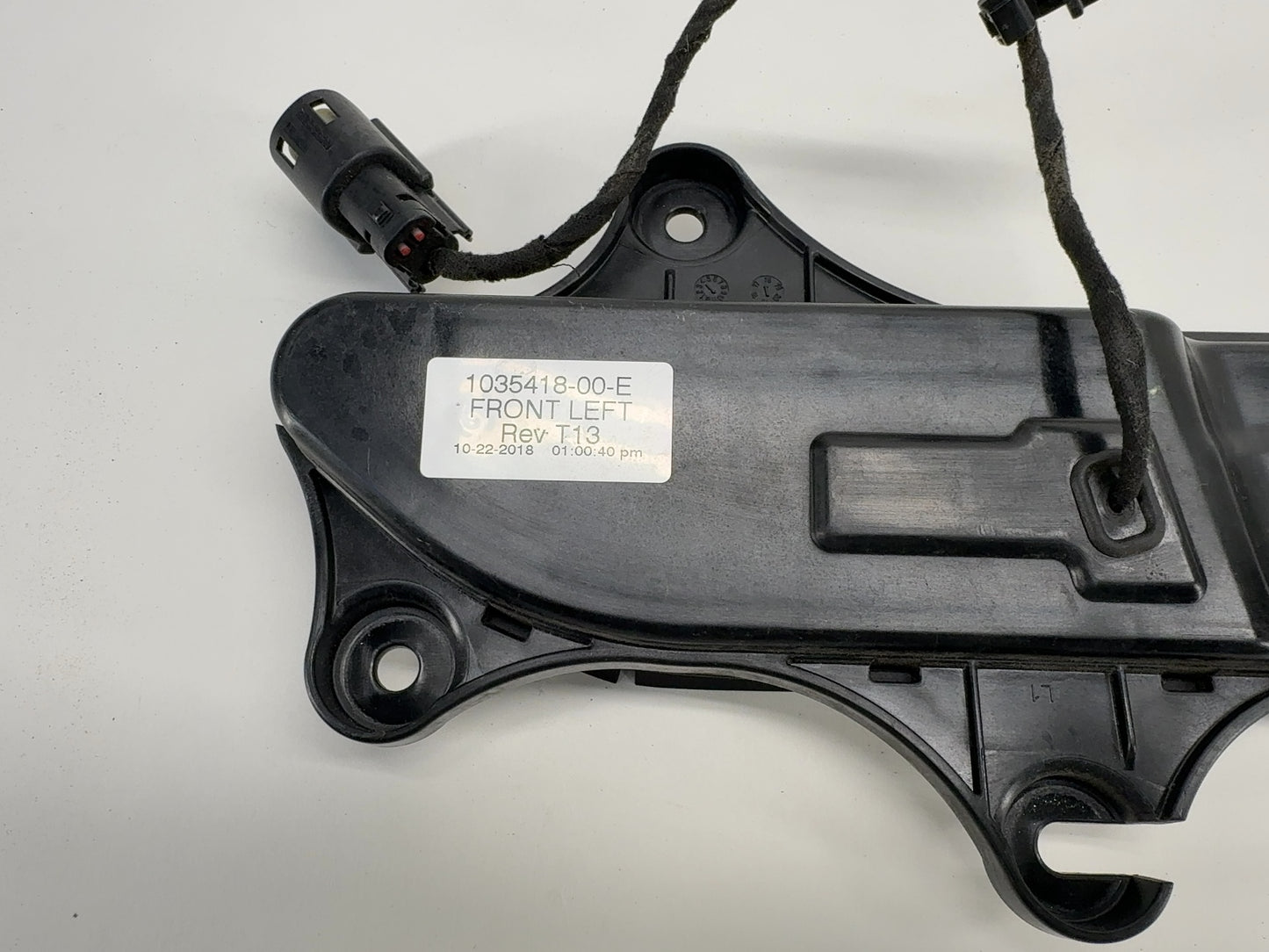 2018-2020 Tesla Model X Front Left Door Handle 1035418-00-E