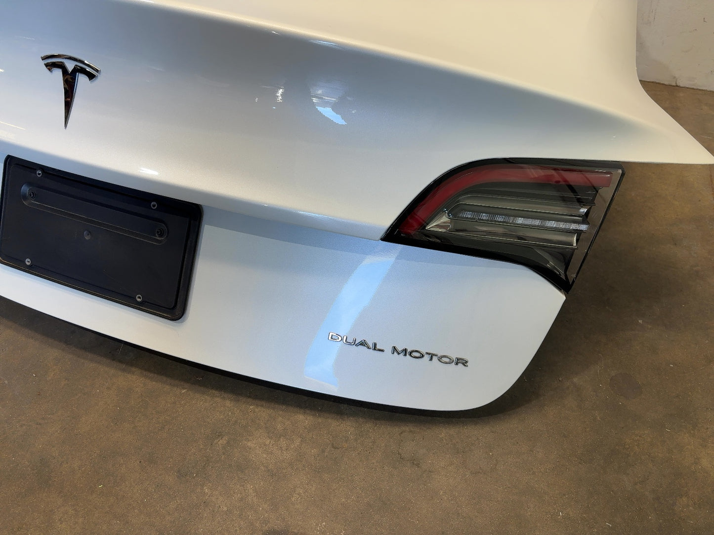 2021-2023 Tesla Model 3 Trunk Lid Assembly 1601460-E0-A
