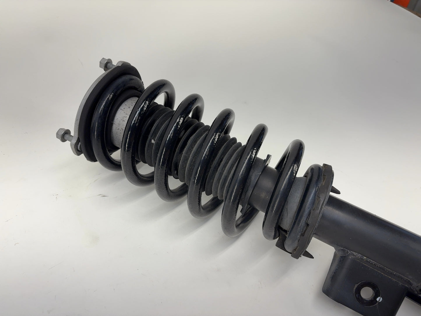 2023 Tesla Model Y Front Left Strut Absorber 2288362-00-A