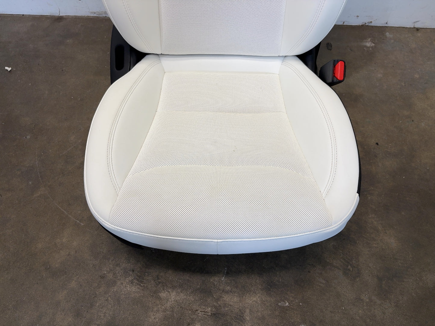 2024-2025 Tesla Model 3 Highland Front Right Seat Assembly 7754324-02-B