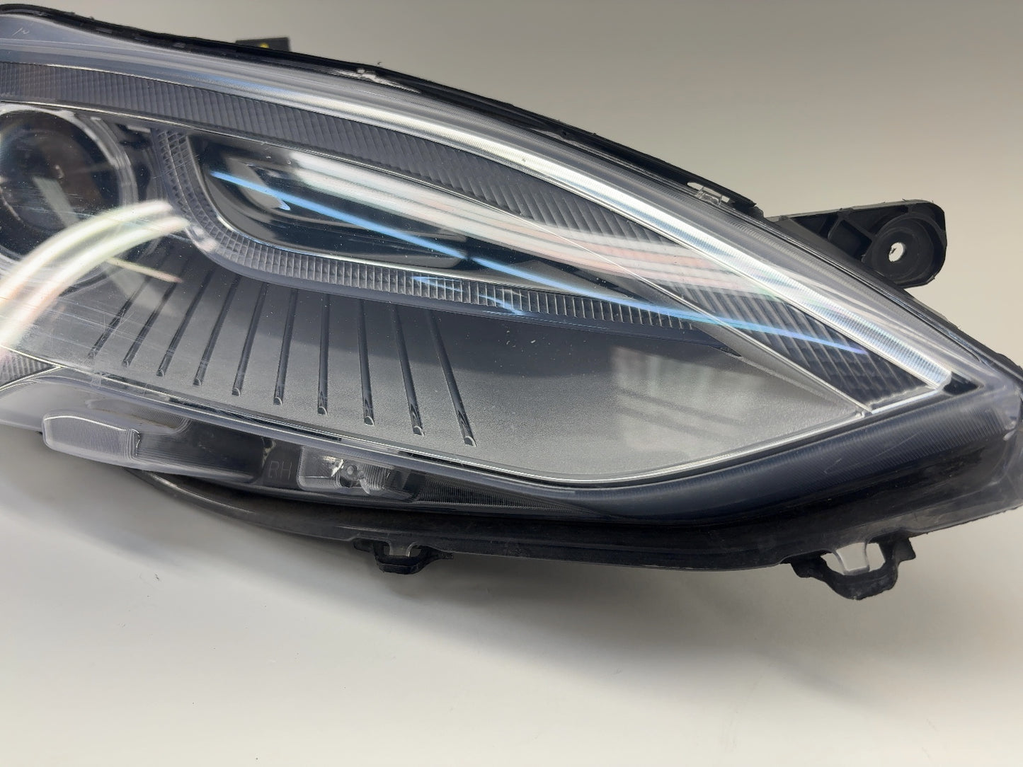 2015-2017 Tesla Model S Right Headlight 6005907-00-D