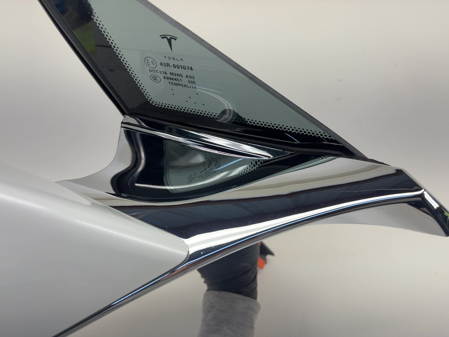 2015 Tesla Model S Front Right Door Mirror Assembly 1041316-00-A