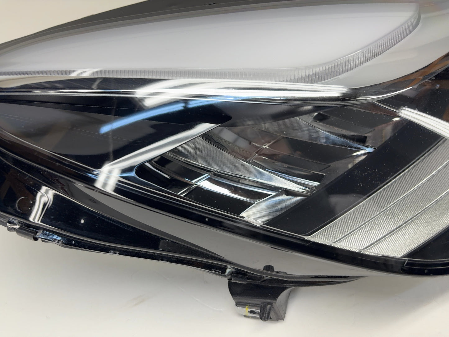2018-2019 Tesla Model 3 Right Headlight 1077372-10-I