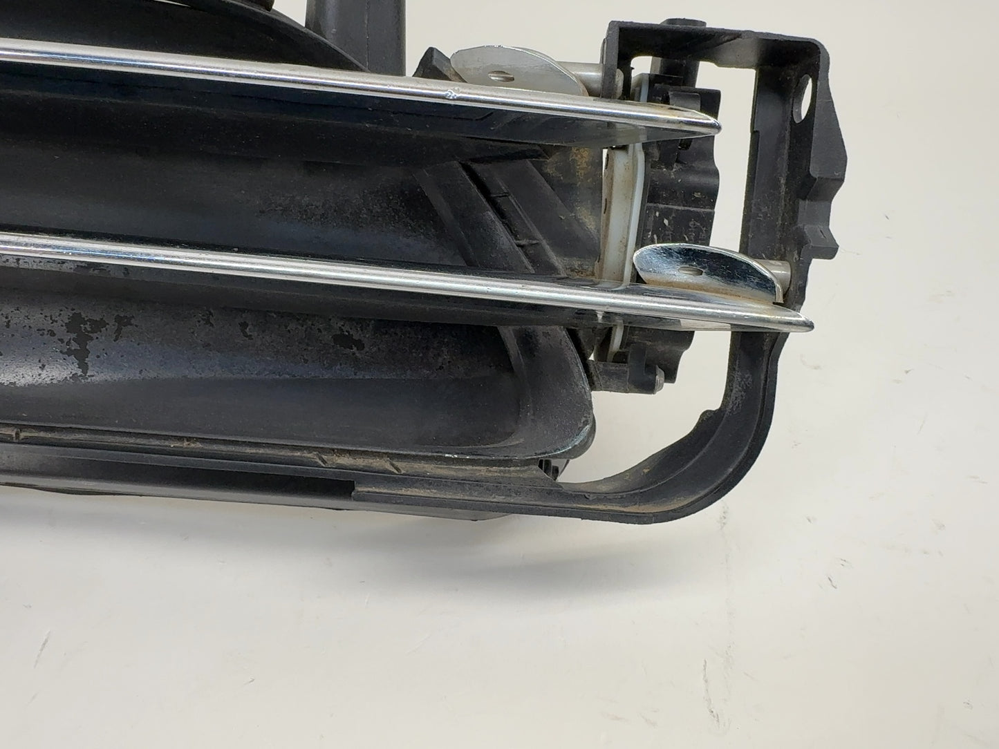 2013 Tesla Model S Active Louvre Right Assembly 1007269-00-D