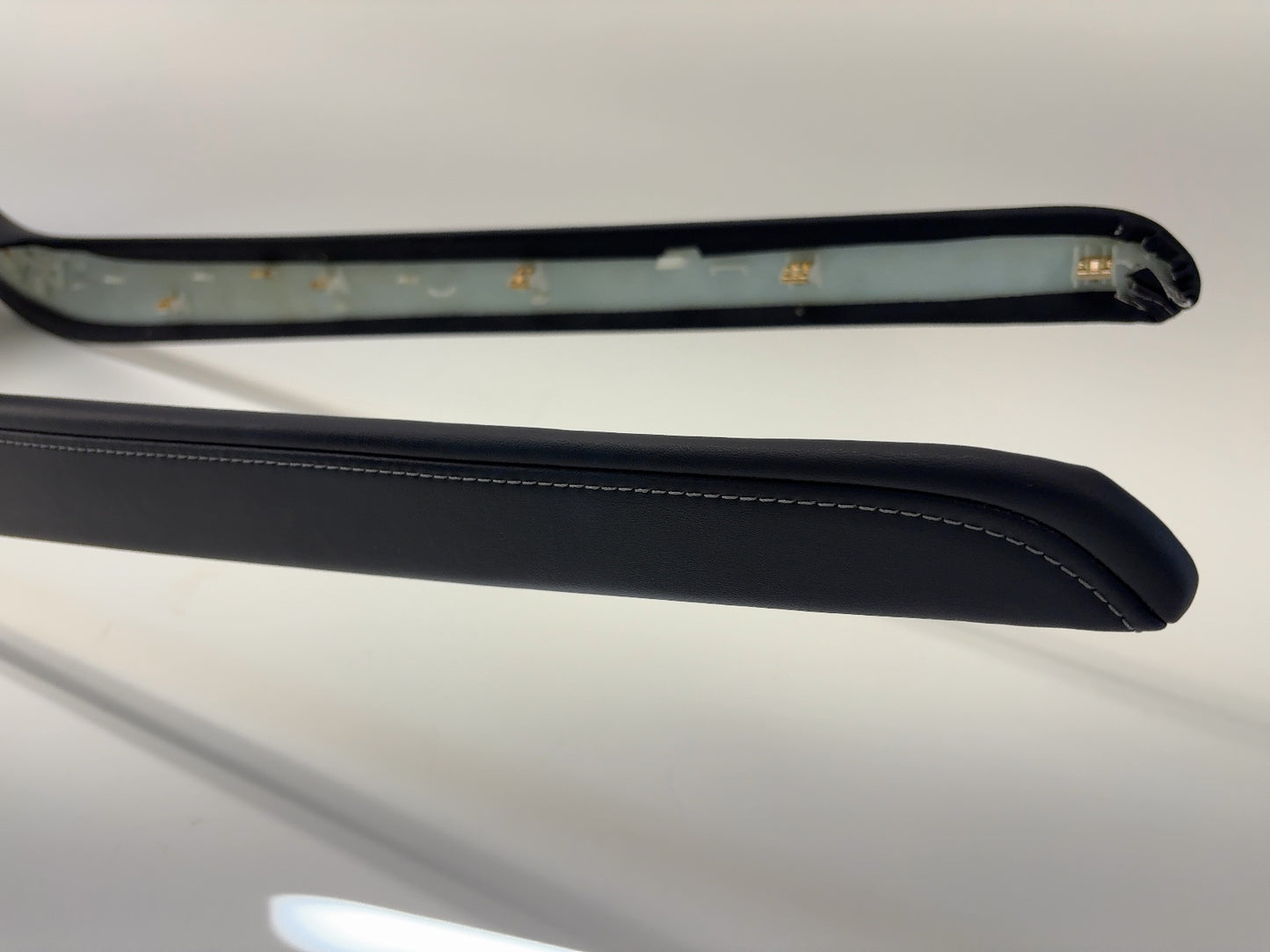 2022-2025 Tesla Model Y Center Console 2.0 Trim Charging Pad With Module 1755541-00-B