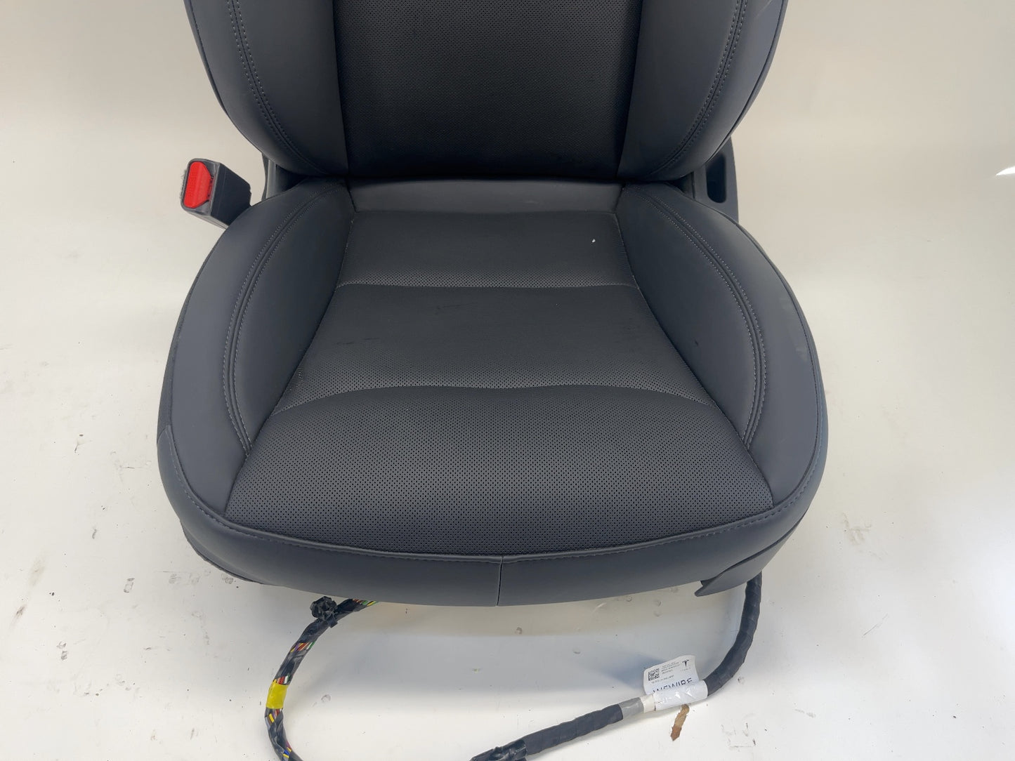 2025 Tesla Model 3 Highland Front Left Seat Assembly 7754322-01-C