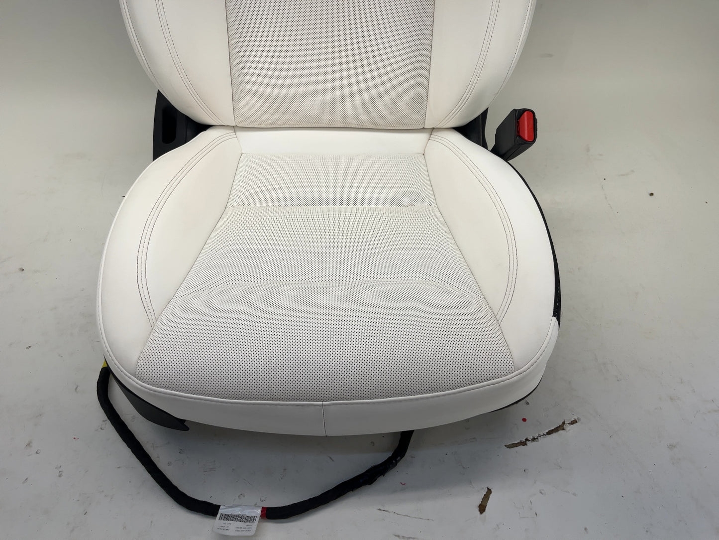 2023-2025 Tesla Model 3 Highland Front Right Seat Assembly 7754324-02-B
