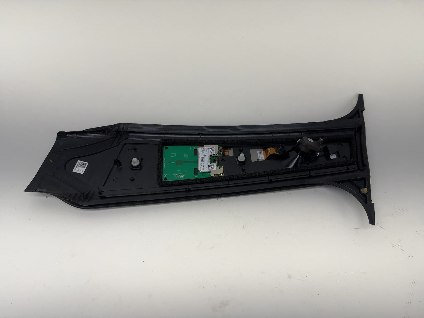 2026 Tesla Model Y Juniper B Pillar Glass With Camera Left 1937557-79-B