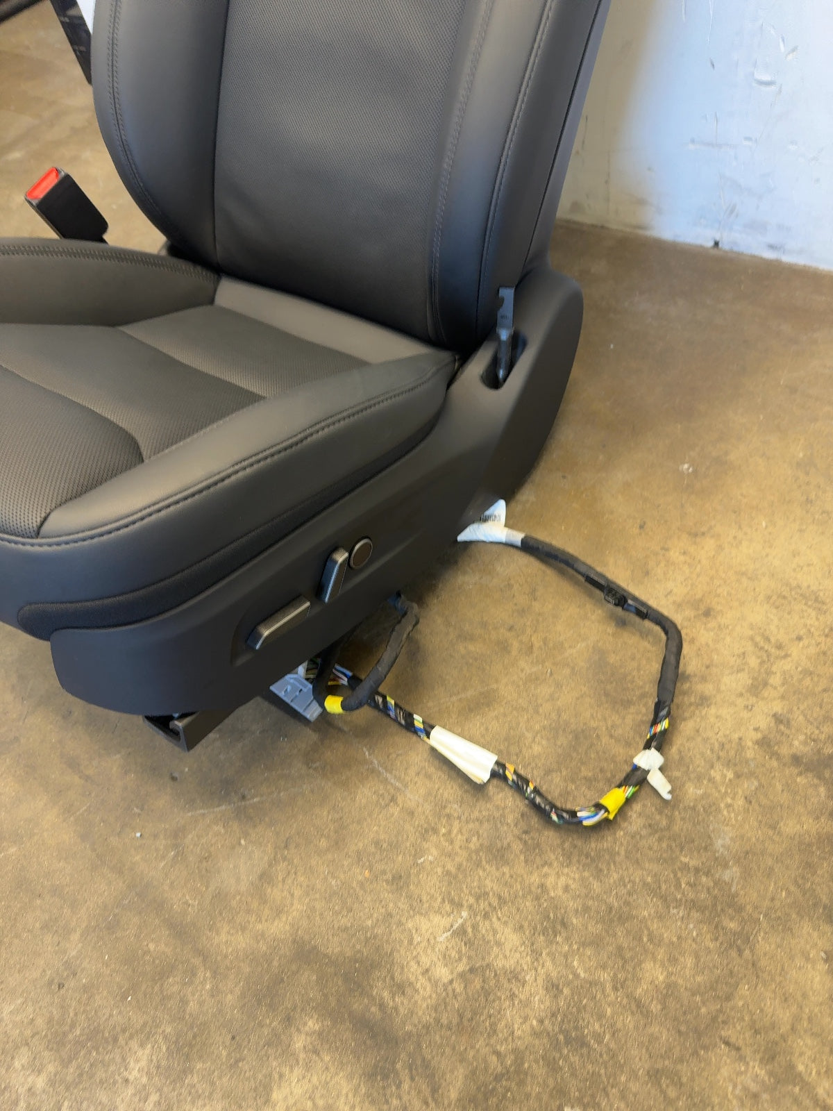 2025 Tesla Model 3 Highland Front Left Seat Assembly 7754322-01-C