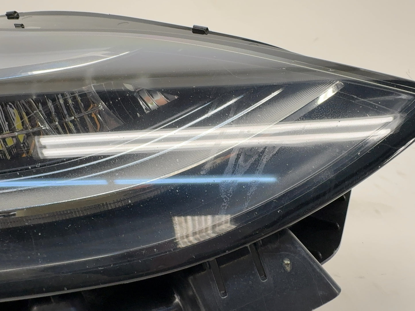 2018 Tesla Model 3 Right Headlamp 1077372-00-E