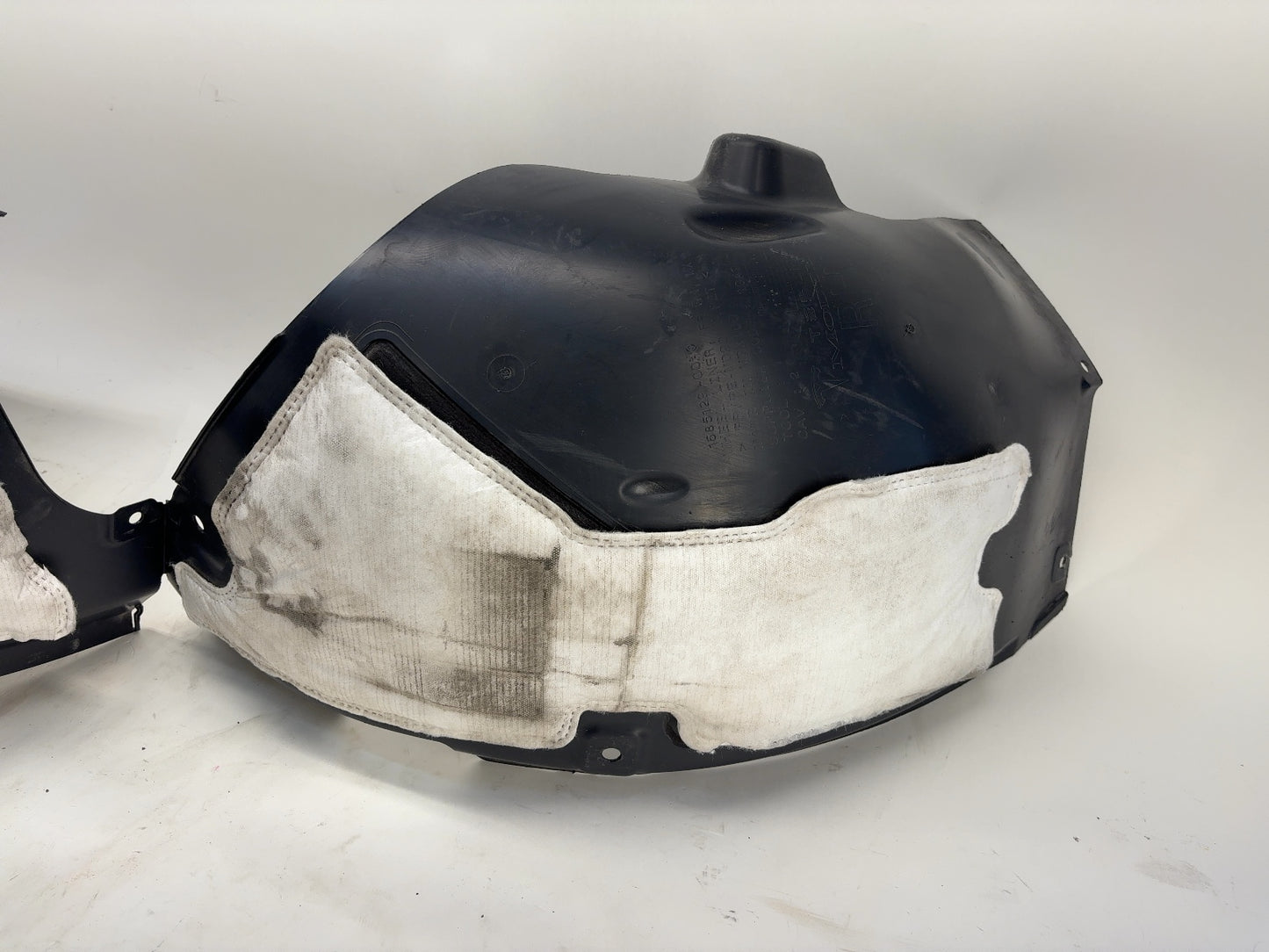 2021 Tesla Model X Front Right Wheel Liner Note 1585129-00-C