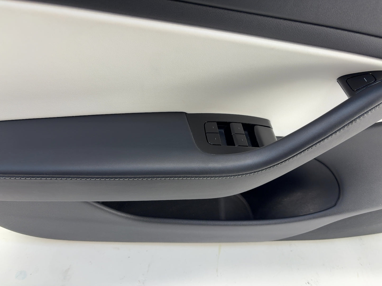 2020-2023 Tesla Model 3 Front Left Door Panel 1090409-92-L