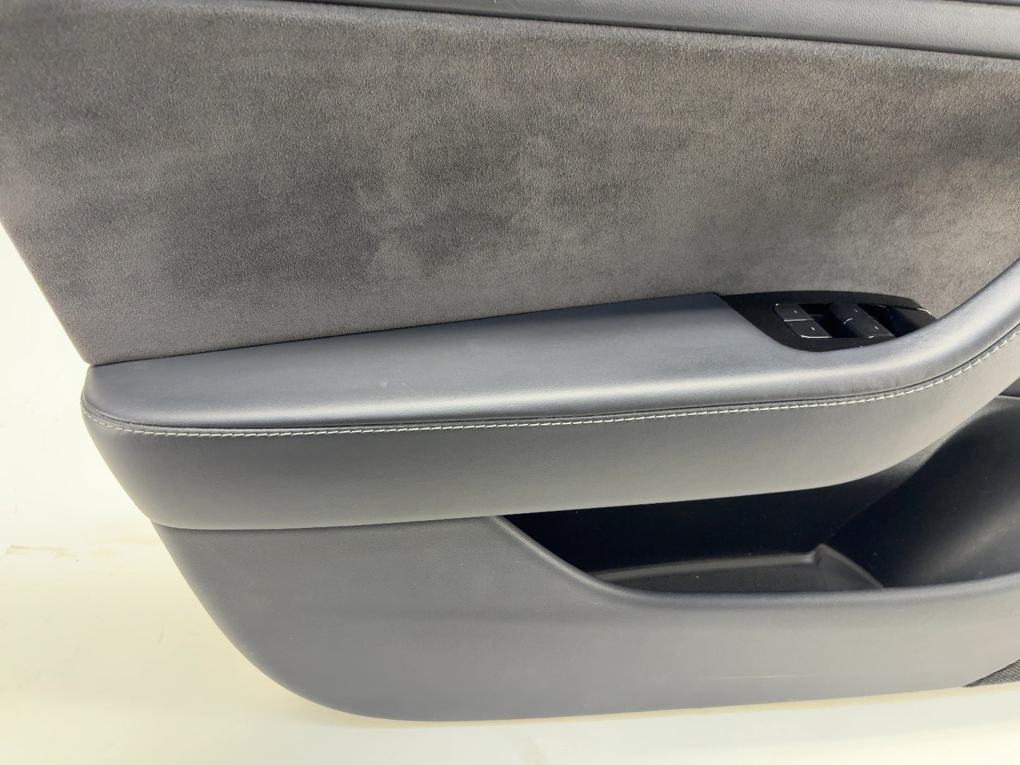 2018 Tesla Model 3 Front Left Door Panel 1090409-01-H